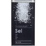 Metalen zout voorraadblik met 3D embossing 1kg COARSE SALT BOX EMBOSSED 3D metalen zout voorraadblik aluminium staal stalen bewaarblik beaardoos voorraaddoos opbergdoos voorraadbus zwart
