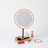 Led spiegel op voet bamboo